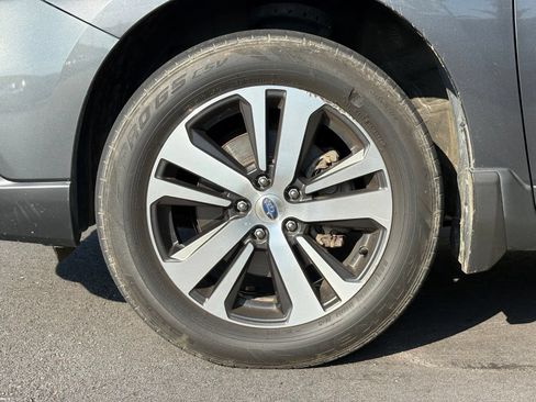 Used 2019 Subaru Outback 3.6R Limited w/ Popular Package #2 AWD/4WD image 10