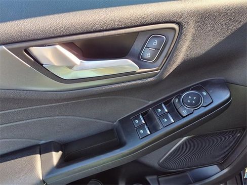 Used 2024 Ford Escape SE image 17