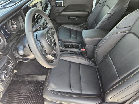 Used 2025 Jeep Gladiator Sport AWD/4WD image 12