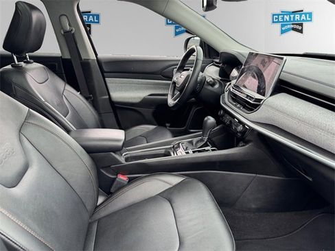 Used 2022 Jeep Compass Latitude w/ Sun and Sound Group image 16