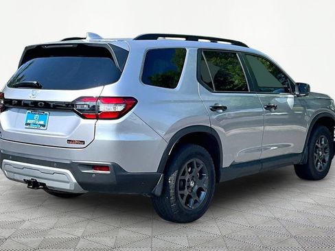 Certified 2025 Honda Pilot TrailSport image 5