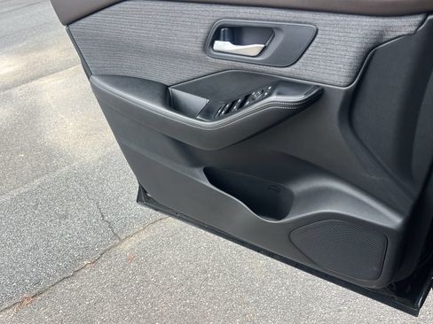 Certified 2023 Nissan Rogue SV FWD image 15