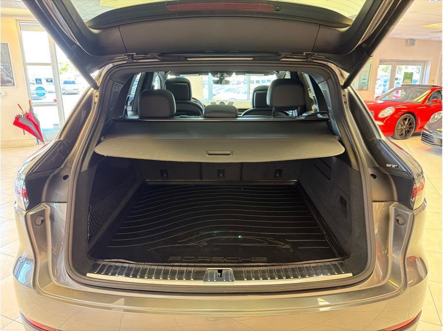 Used 2023 Porsche Cayenne AWD/4WD image 51