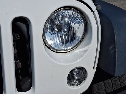 Used 2015 Jeep Wrangler Sport w/ Quick Order Package 24S AWD/4WD image 4