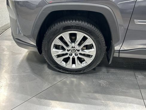 Used 2021 Toyota RAV4 XLE Premium AWD/4WD image 31