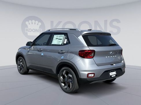 New 2026 Hyundai Venue SEL FWD image 4