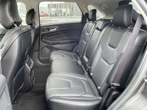 Used 2019 Ford Edge Titanium FWD image 3