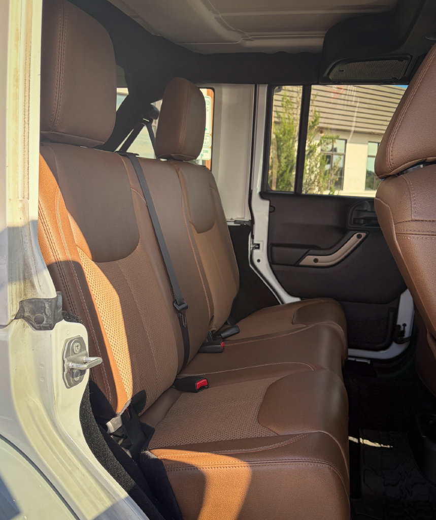 Used 2016 Jeep Wrangler Unlimited Sahara AWD/4WD image 23