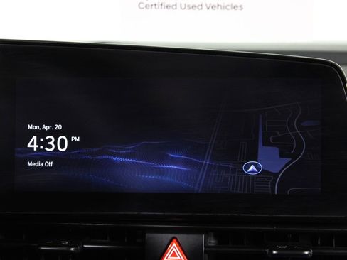 Certified 2025 Hyundai Elantra SEL image 9