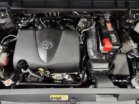 Used 2021 Toyota Highlander XLE FWD image 54