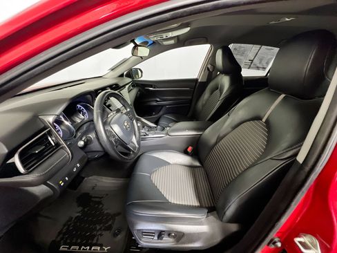 Used 2020 Toyota Camry SE image 11