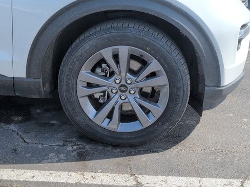 Used 2024 Ford Explorer XLT w/ Equipment Group 202A image 7