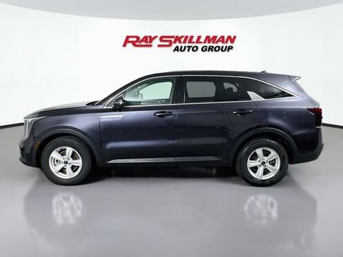 Used 2025 Kia Sorento LX FWD image 4
