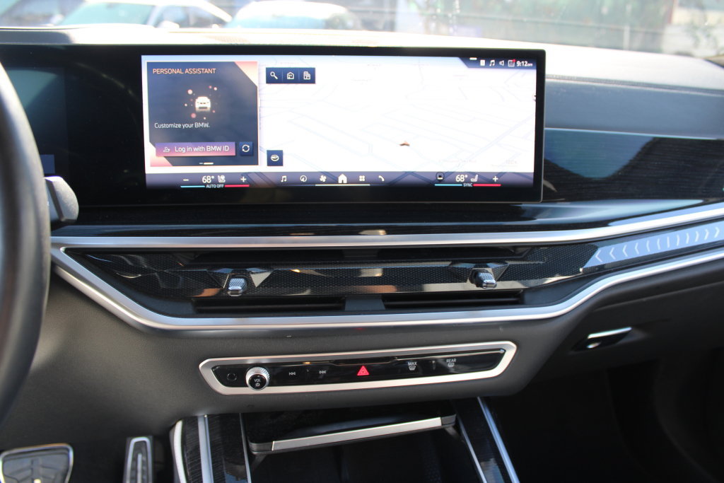 Used 2024 BMW X7 xDrive40i w/ M Sport Package AWD/4WD image 28
