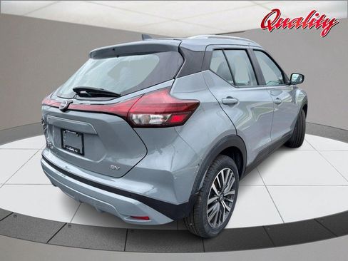 Used 2022 Nissan Kicks SV FWD image 3
