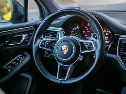 Used 2018 Porsche Macan Sport Edition image 23