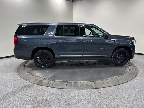 Used 2021 GMC Yukon XL Denali w/ Denali Premium Package image 5
