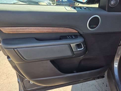 Used 2017 Land Rover Discovery HSE AWD/4WD image 6