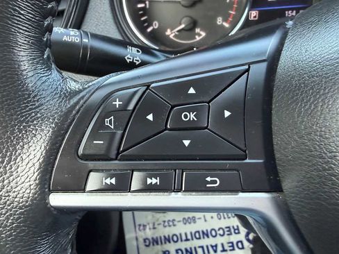 Used 2018 Nissan Rogue SV image 15