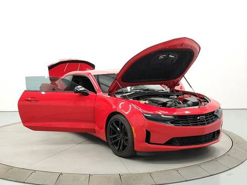 Used 2020 Chevrolet Camaro LT w/ Black Appearance Package RWD image 9
