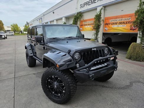 Used 2014 Jeep Wrangler Unlimited Sahara w/ Connectivity Group AWD/4WD image 5