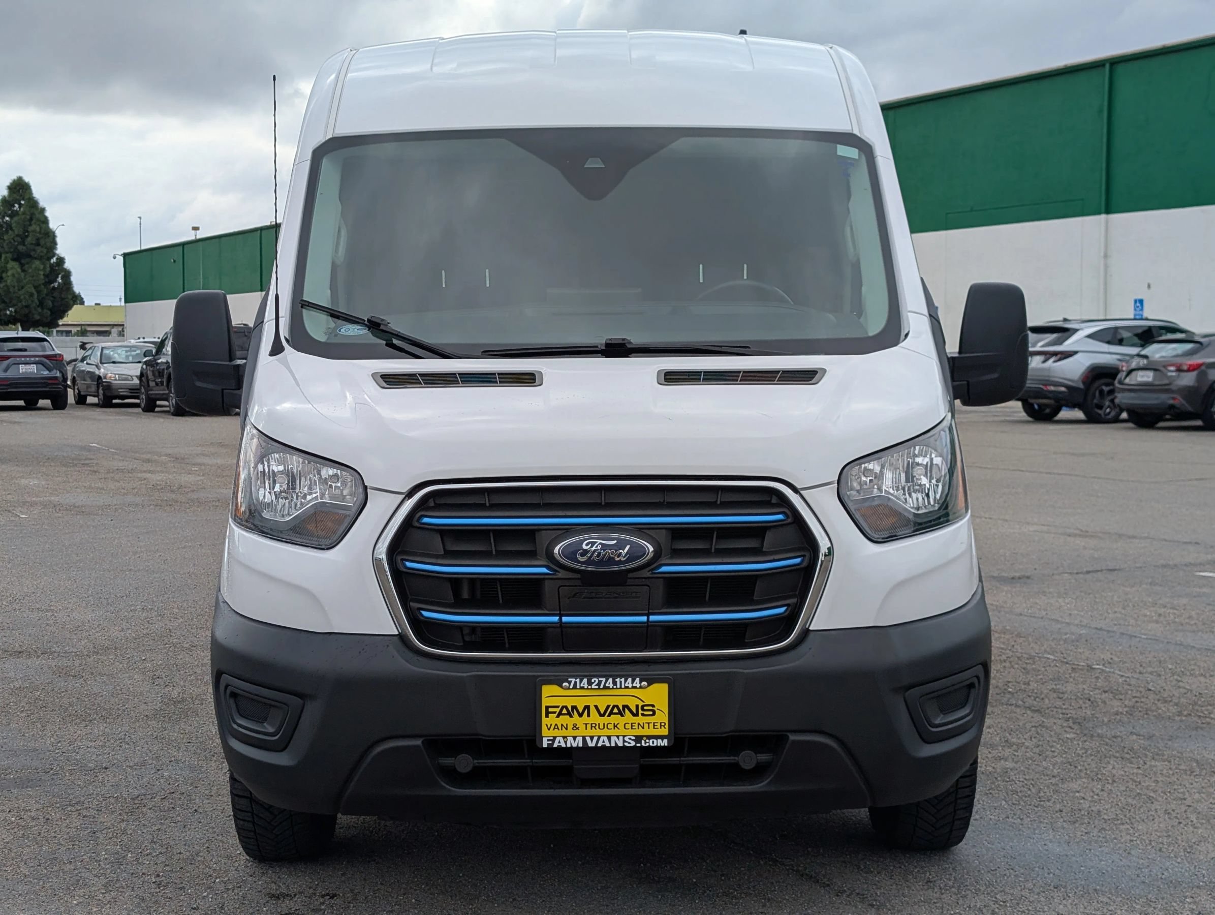 Used 2022 Ford E-Transit Medium Roof RWD image 3