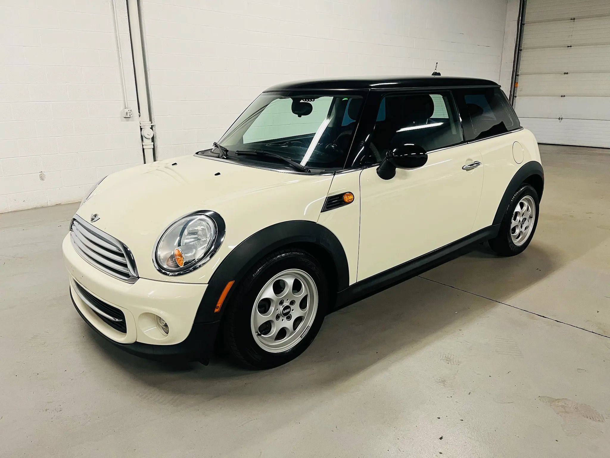 Used 2013 MINI Cooper Hardtop FWD image 2