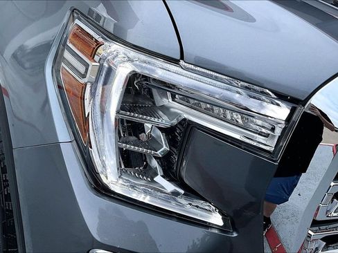 Used 2022 GMC Sierra 1500 SLT w/ SLT Premium Plus Package AWD/4WD image 32