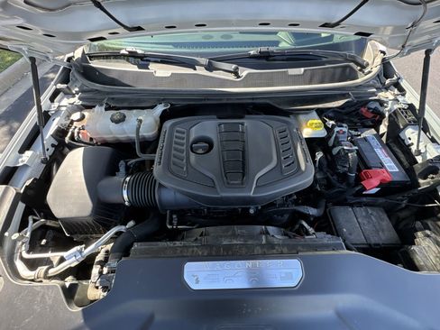 Used 2024 Jeep Wagoneer Series III w/ Flexible Seating Group image 28