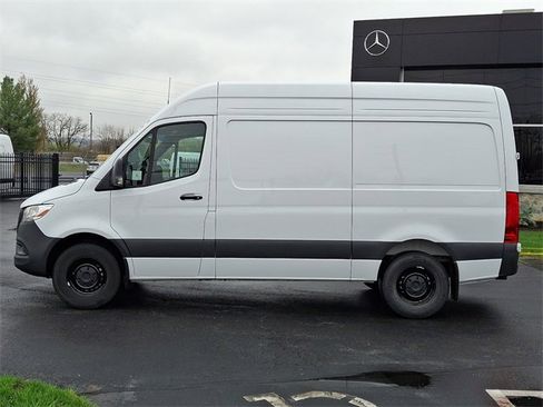 Used 2025 Mercedes-Benz Sprinter 2500 image 8