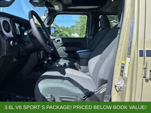 Used 2025 Jeep Wrangler Unlimited Sport AWD/4WD image 13