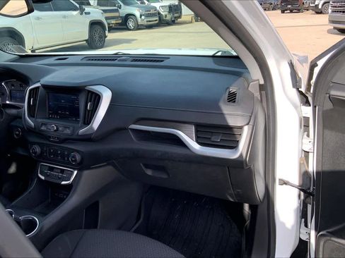 Used 2022 GMC Terrain SLE w/ Elevation Edition image 16