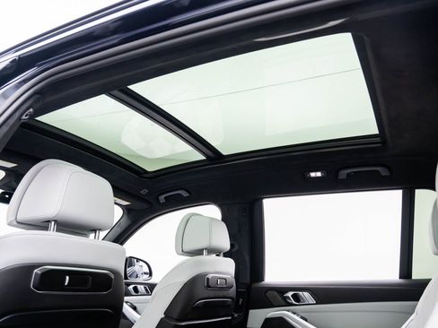 Certified 2025 BMW X7 xDrive40i w/ M Sport Package image 18