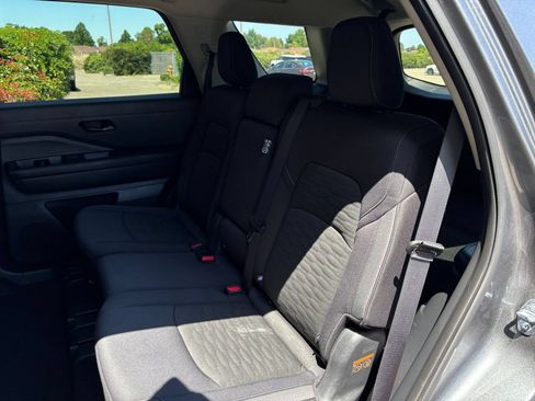 Used 2025 Nissan Pathfinder SV FWD image 35