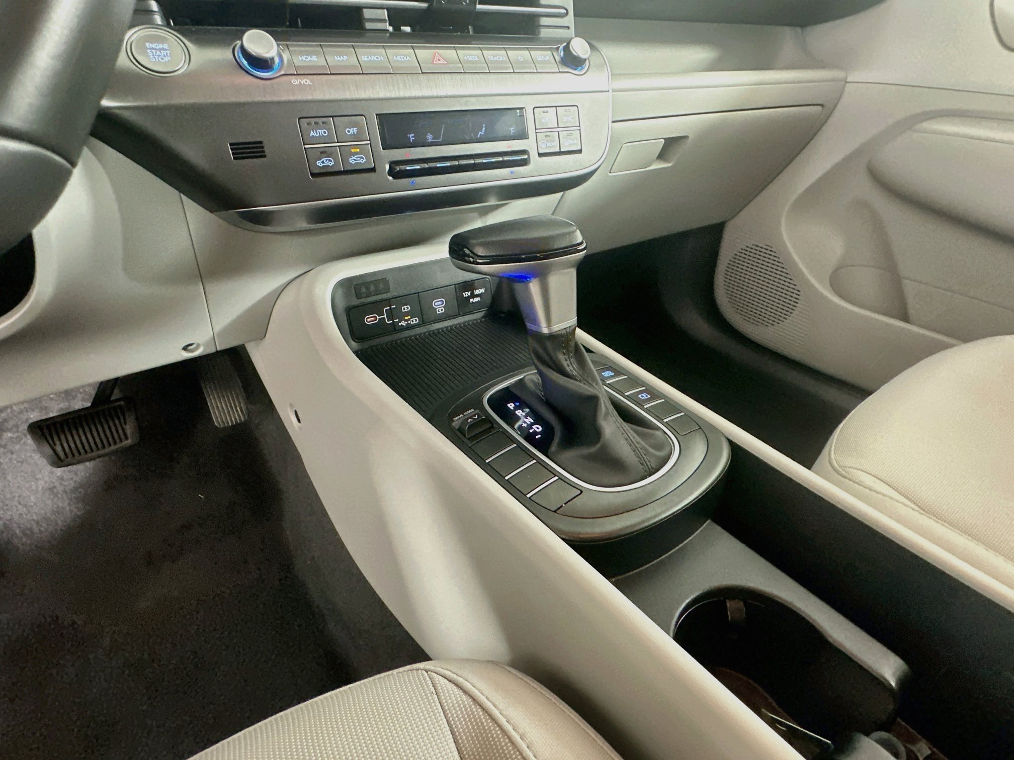 Used 2025 Hyundai Kona SEL FWD image 24