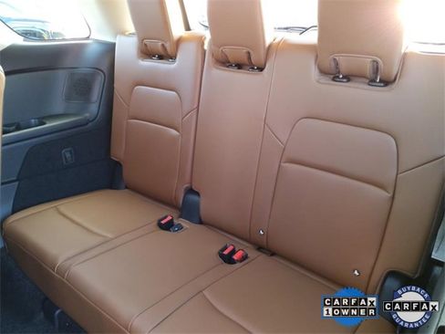 Certified 2024 Nissan Pathfinder Platinum w/ Black Appearance Package image 9