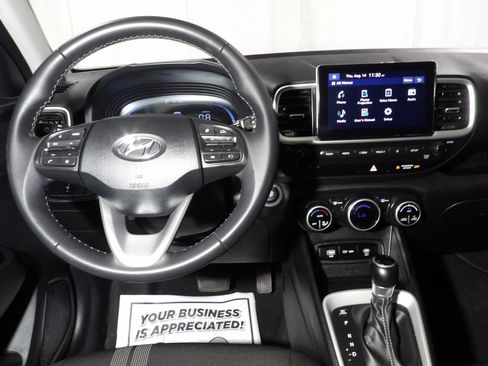 Used 2024 Hyundai Venue SEL FWD image 13