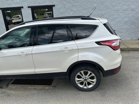 Used 2017 Ford Escape SE w/ SE Leather Comfort Package AWD/4WD image 3