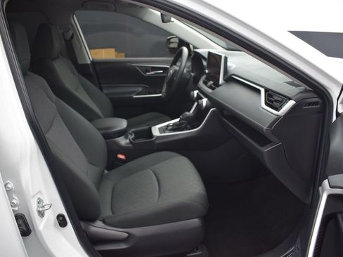 Used 2023 Toyota RAV4 XLE AWD/4WD image 10