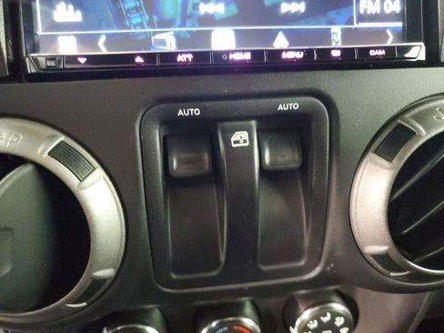 Used 2015 Jeep Wrangler Sport AWD/4WD image 15