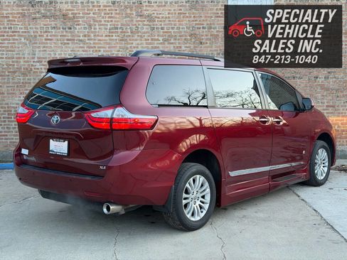 Used 2015 Toyota Sienna XLE Premium image 9