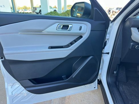 New 2026 Ford Explorer Active image 10