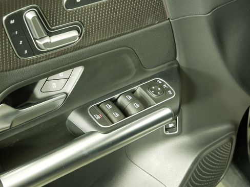 Used 2021 Mercedes-Benz GLA 250 GLA 250 image 22