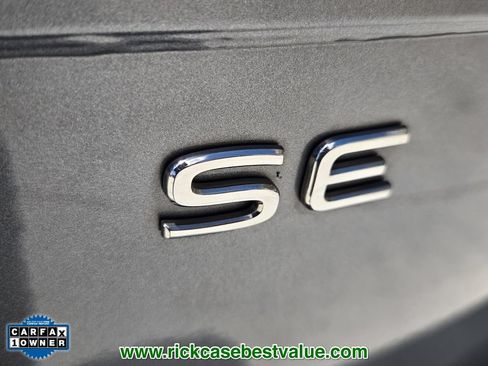 Used 2022 Volkswagen Tiguan SE w/ Panoramic Sunroof Package FWD image 16