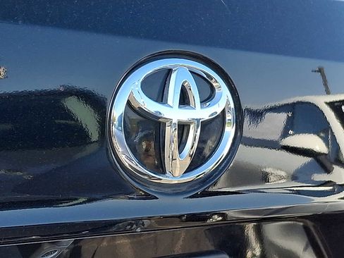 Used 2023 Toyota Highlander XLE AWD/4WD image 29