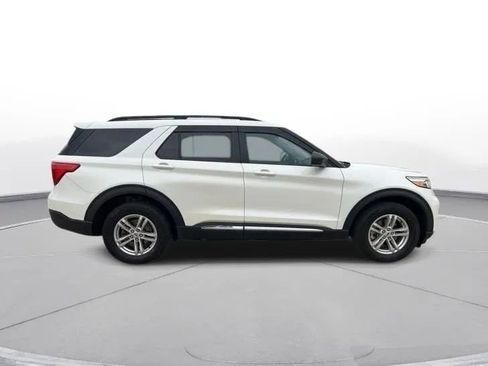 Used 2022 Ford Explorer XLT image 9