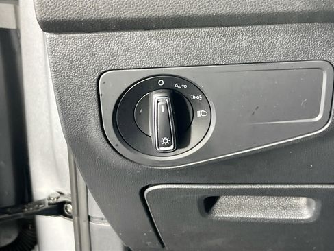 Used 2022 Volkswagen Tiguan SE image 10