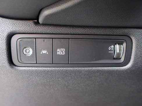 Used 2025 Chevrolet Equinox EV LT image 18