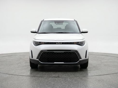 Used 2025 Kia Soul LX w/ LX Technology Package FWD image 2