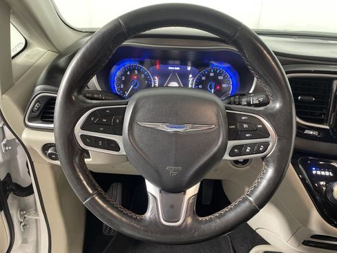 Used 2020 Chrysler Pacifica Touring-L Plus w/ Tire & Wheel Group image 12